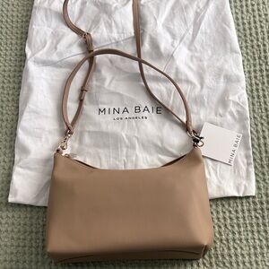 Addison Crossbody (Vegan) × 1
Sand